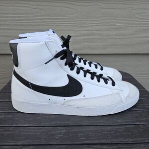 Nike Blazer Mid ‘77 Next Nature White Black Women’s Size 10 Sneakers DO1344-101